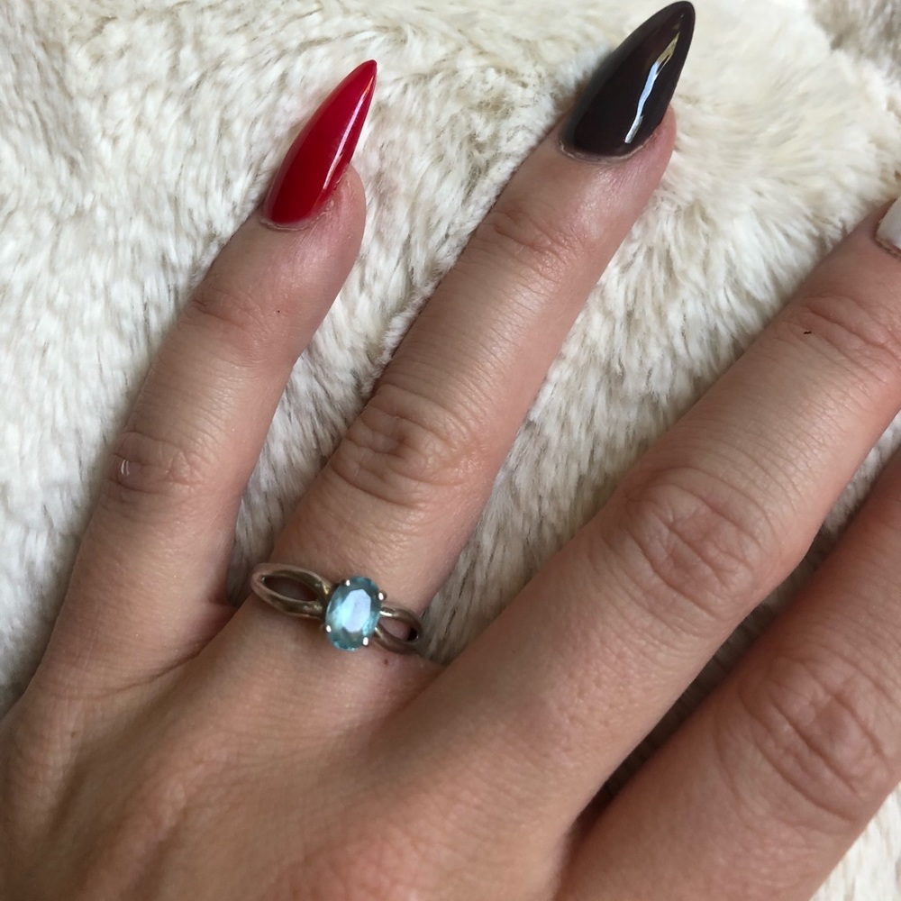 10k white gold blue topaz ring